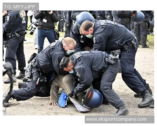 德国球迷组织警告加强球场安全措施可能引发更大规模抗议活动 德国球迷组织警告加强球场安全措施可能引发更大规模抗议活动