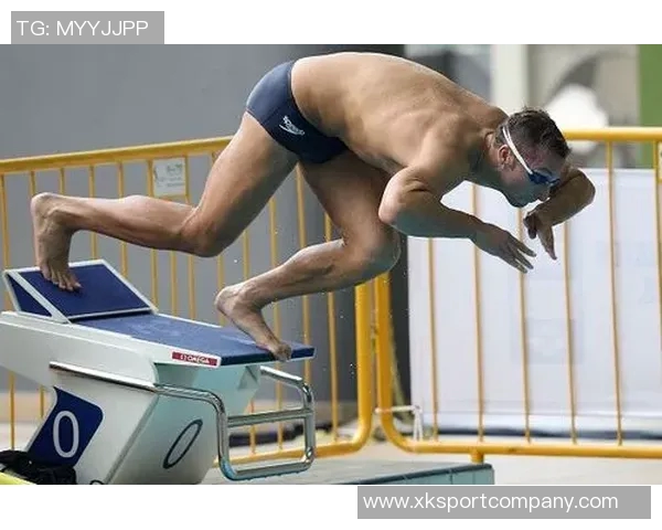 莱昂纳德首次为FLAUNT杂志拍摄写真展现无表情下的健硕身材魅力 莱昂纳德首次为FLAUNT杂志拍摄写真展现无表情下的健硕身材魅力