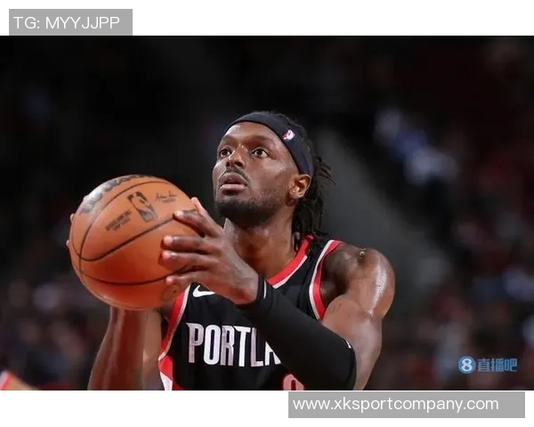 格兰特上半场表现出色9投4中斩获15分3篮板三分球命中率高达50