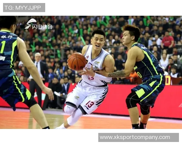 辽粤大战引发热议广东与辽宁的对决成为篮球盛宴的焦点 辽粤大战引发热议广东与辽宁的对决成为篮球盛宴的焦点