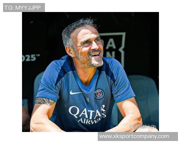 姆巴佩赛后与恩里克亲切交流并向前队友们表达一致意见 姆巴佩赛后与恩里克亲切交流并向前队友们表达一致意见