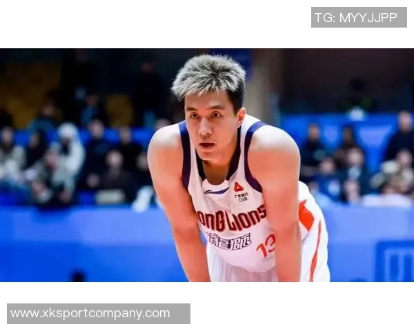 郭艾伦半场表现平平仅得7分4板3失误遭王少杰封盖状态堪忧